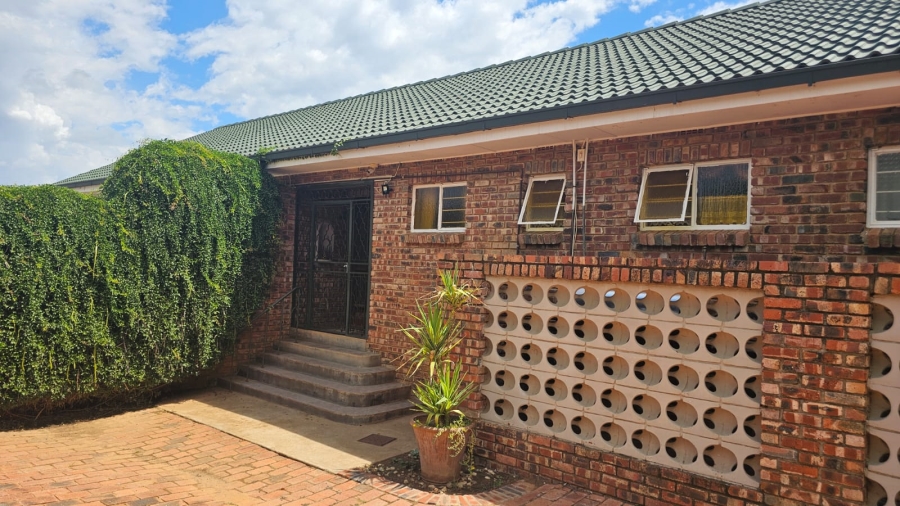 10 Bedroom Property for Sale in Warrenton Northern Cape